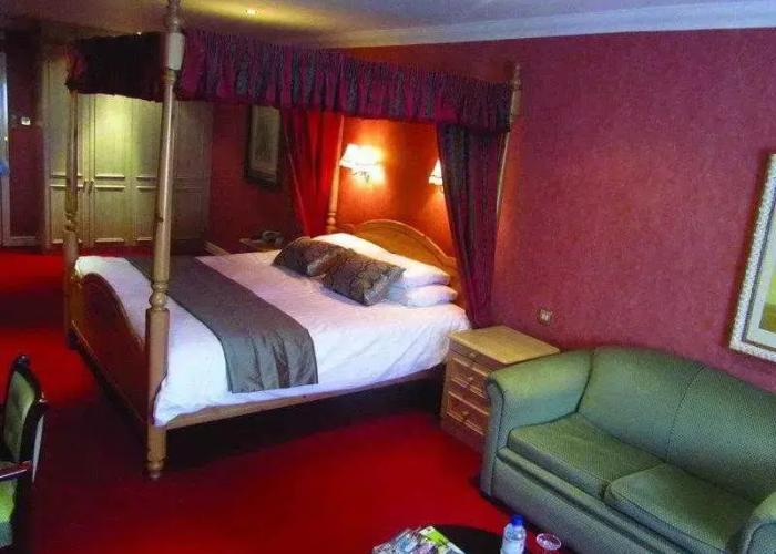 Consort Hotel
