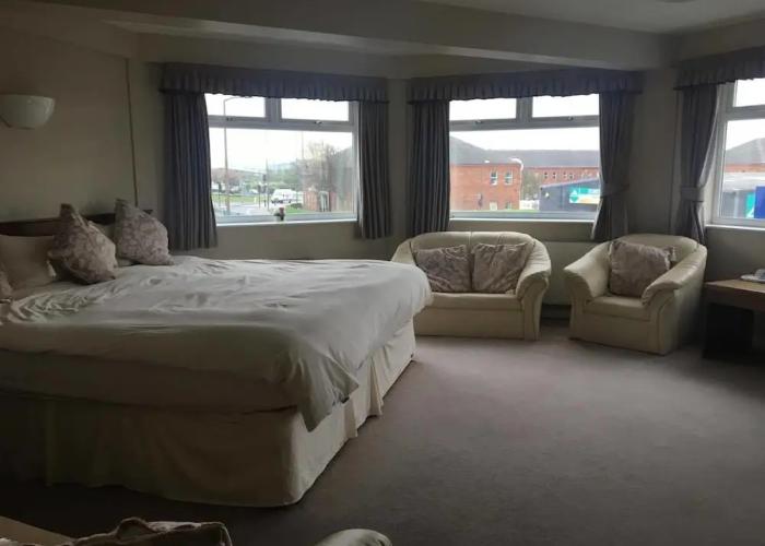 Fitzwilliam Arms Hotel