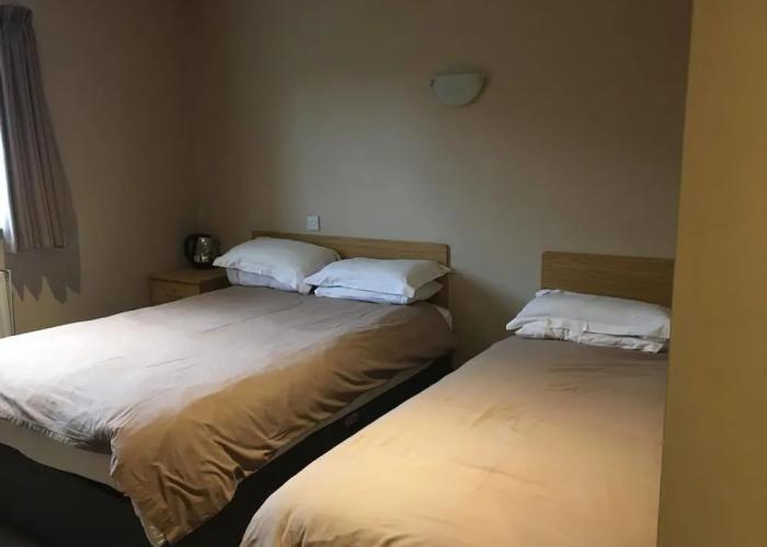 Fitzwilliam Arms Hotel
