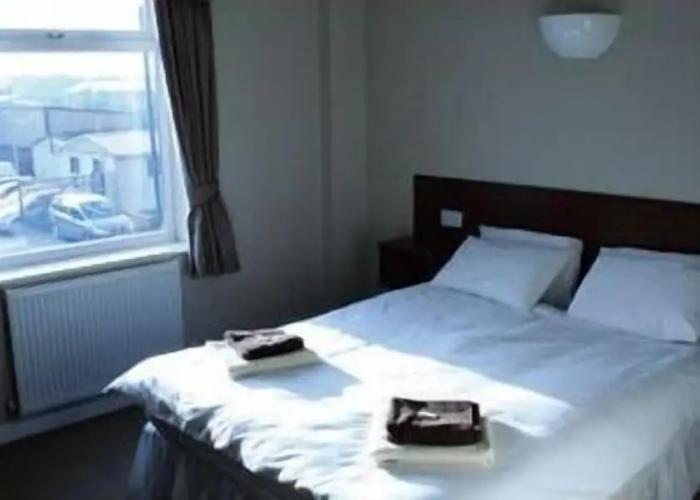 Fitzwilliam Arms Hotel
