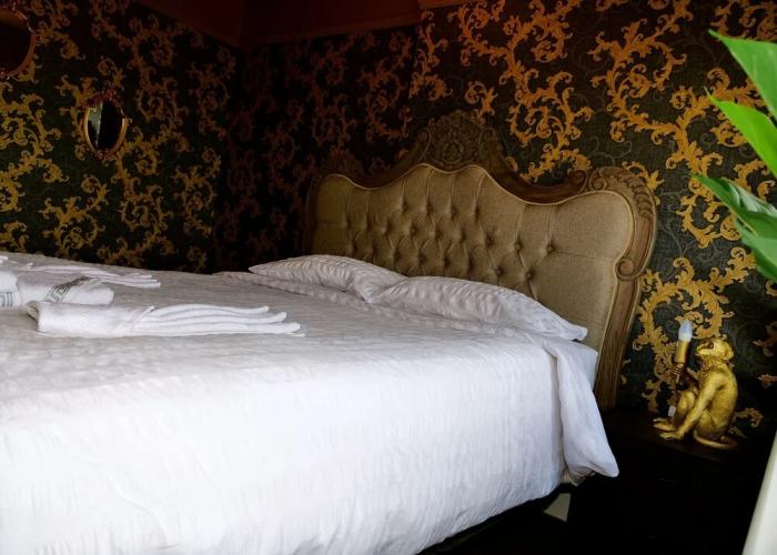 Sexy Luxurious Versace Apartment Near Sheffield