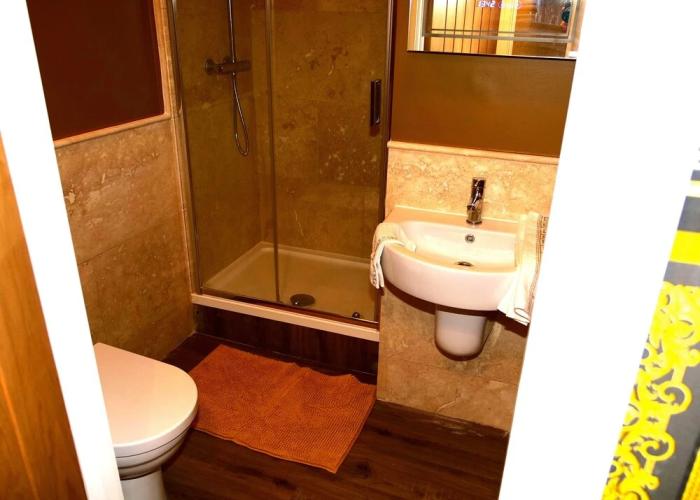 Sexy Luxurious Versace Apartment Near Sheffield