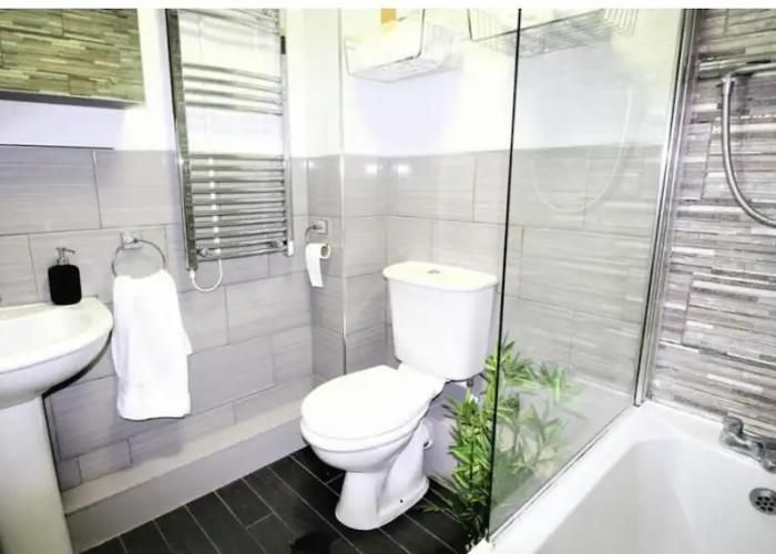 Rugby - Apartment - Sleeps 4 - Parking