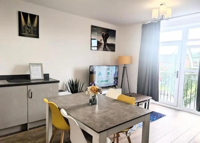 Rugby - Apartment - Sleeps 4 - Parking