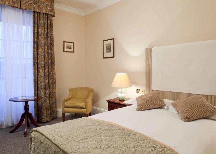 Mercure White Hart Hotel Salisbury and Apartments