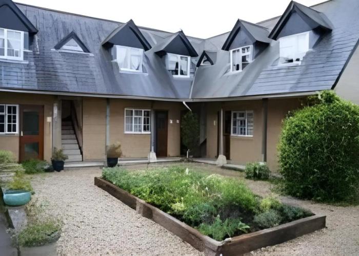 Cricketfield House - Guest House