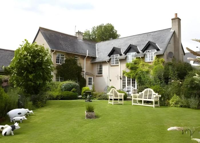 Cricketfield House - Guest House
