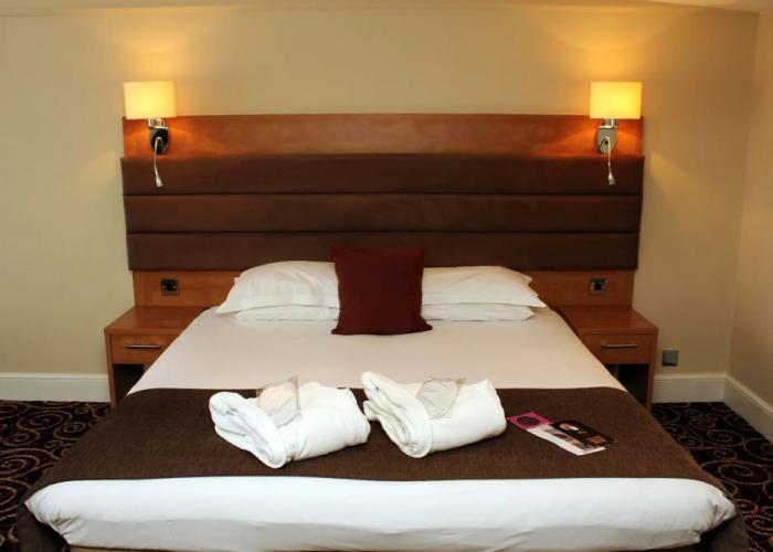 Legacy Rose and Crown Hotel