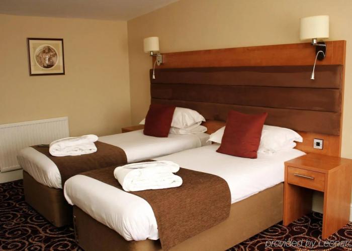 Legacy Rose and Crown Hotel