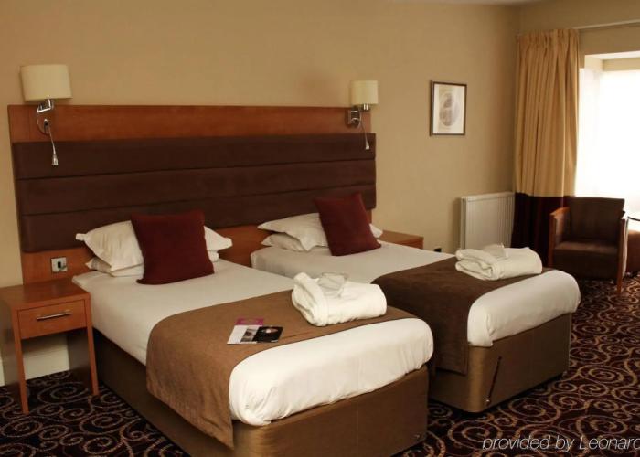 Legacy Rose and Crown Hotel