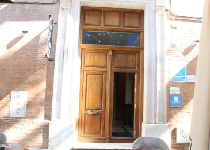 Life Apartments Alameda Colon