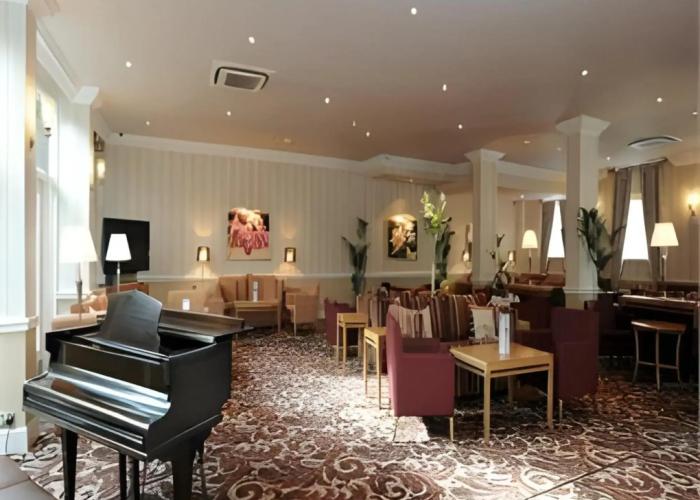Palm Court Hotel
