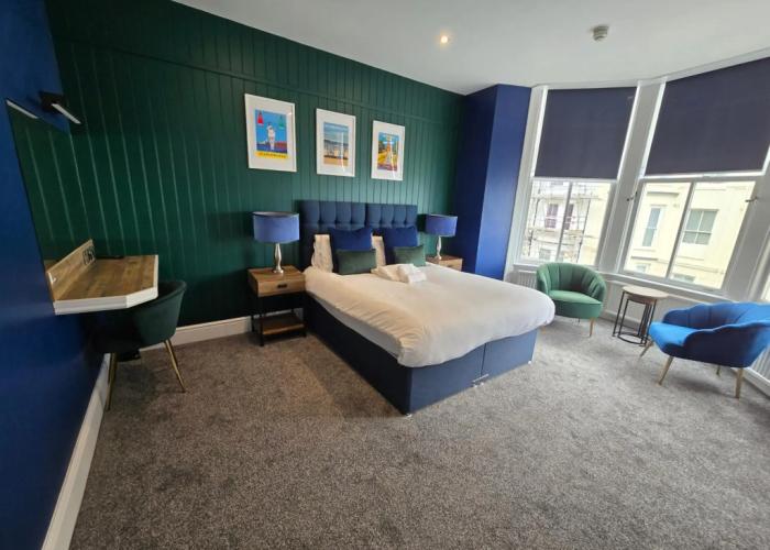 Delmont Hotel