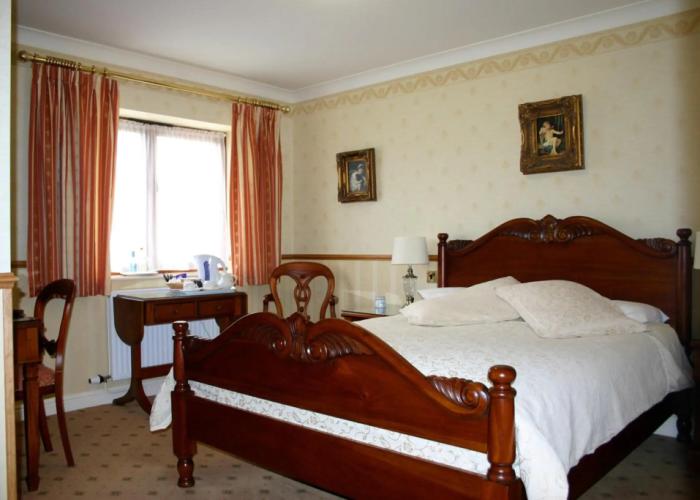 Albright Hussey Manor
