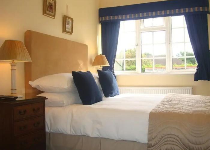 Pinfield Hotel Slough