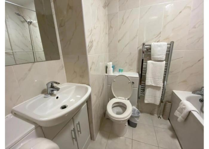 OYO Baylis House Hotel