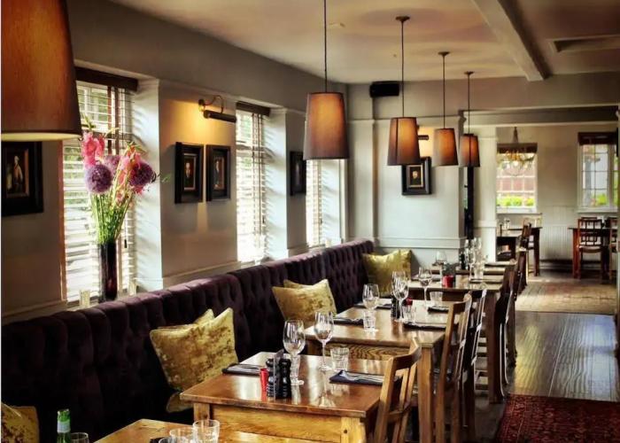 The Black Horse Fulmer