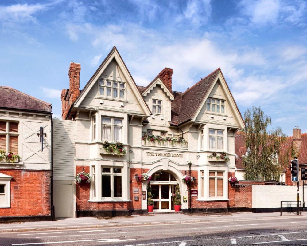 Sunday London Staines-upon-Thames Heathrow T5