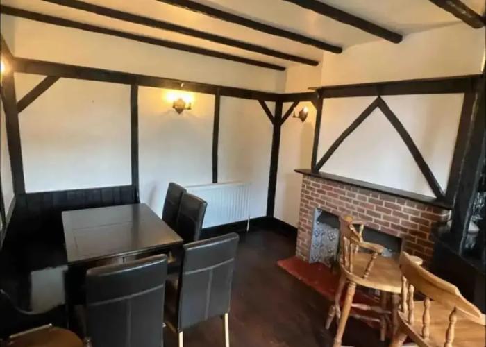 Large Riverside House in Wraysbury, Staines