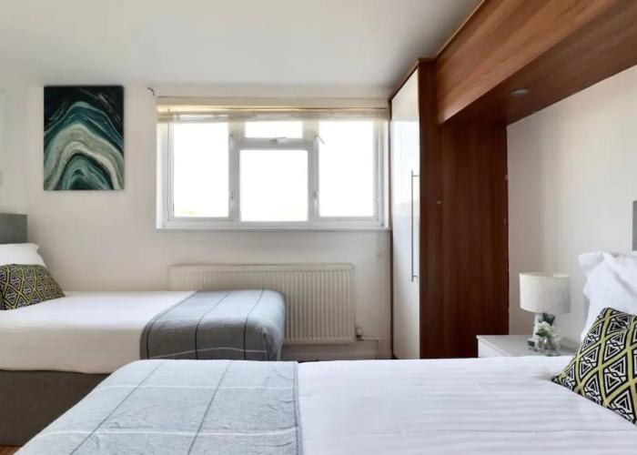 Skyvillion - Valley Way - 3bed House In Stevenage
