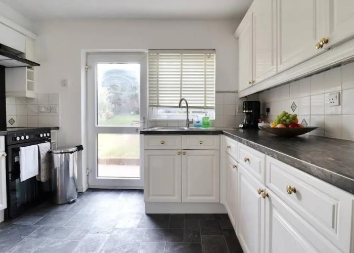 Skyvillion - Valley Way - 3bed House In Stevenage
