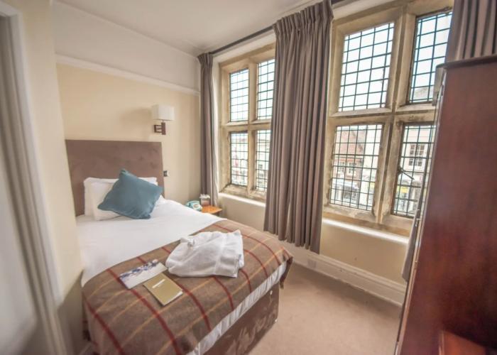 Norfolk Arms Hotel