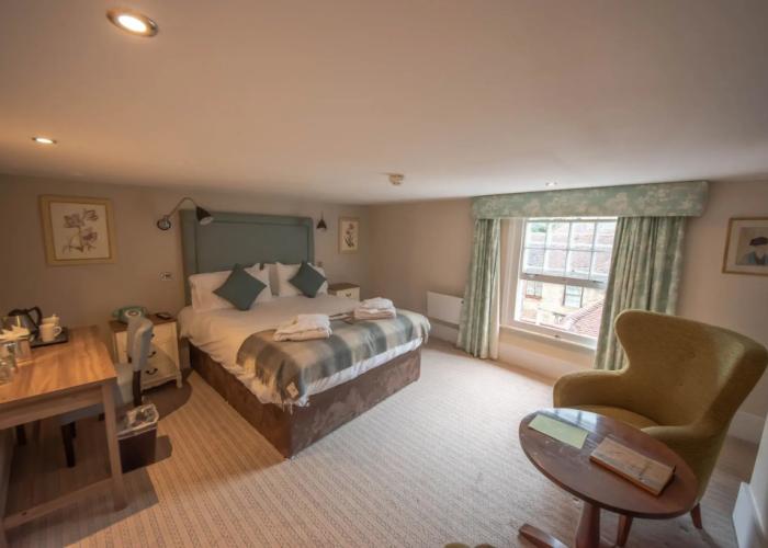 Norfolk Arms Hotel