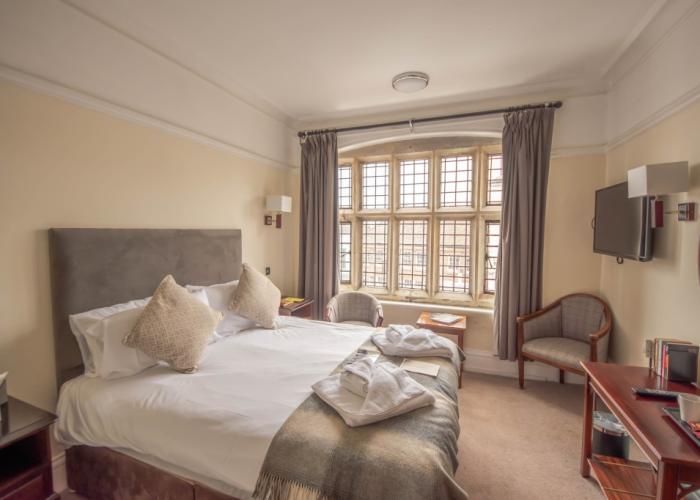 Norfolk Arms Hotel