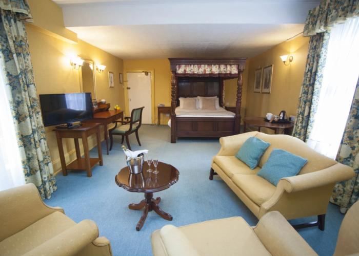 Norfolk Arms Hotel