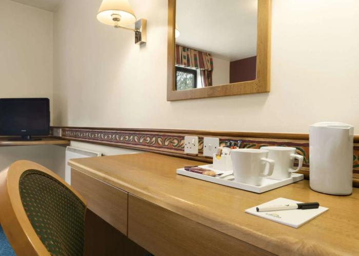 Days Inn by Wyndham Michaelwood M5
