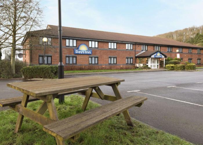 Days Inn by Wyndham Michaelwood M5