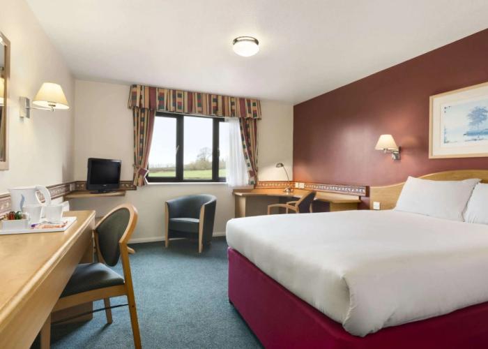 Days Inn by Wyndham Michaelwood M5