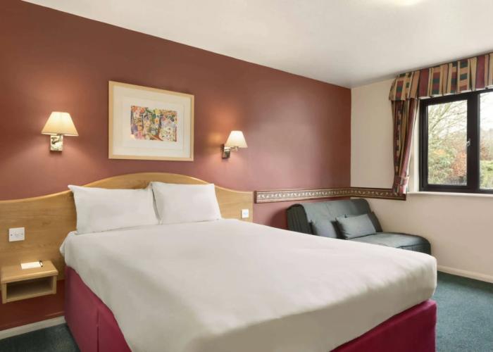 Days Inn by Wyndham Michaelwood M5
