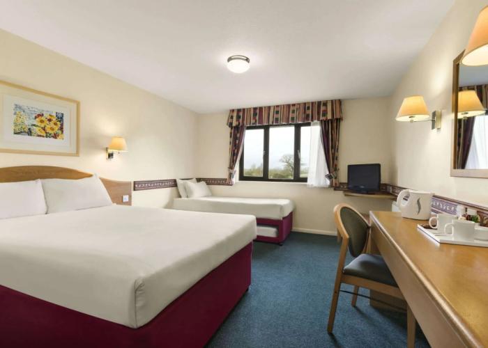 Days Inn by Wyndham Michaelwood M5