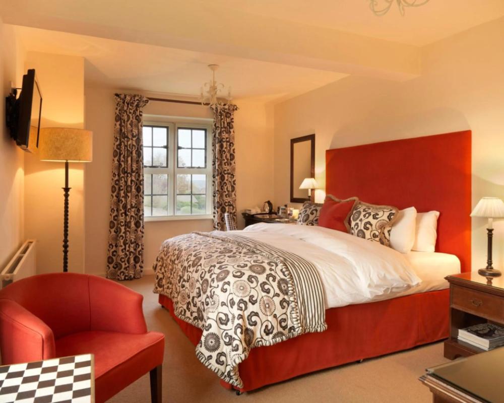 Bear of Rodborough Hotel