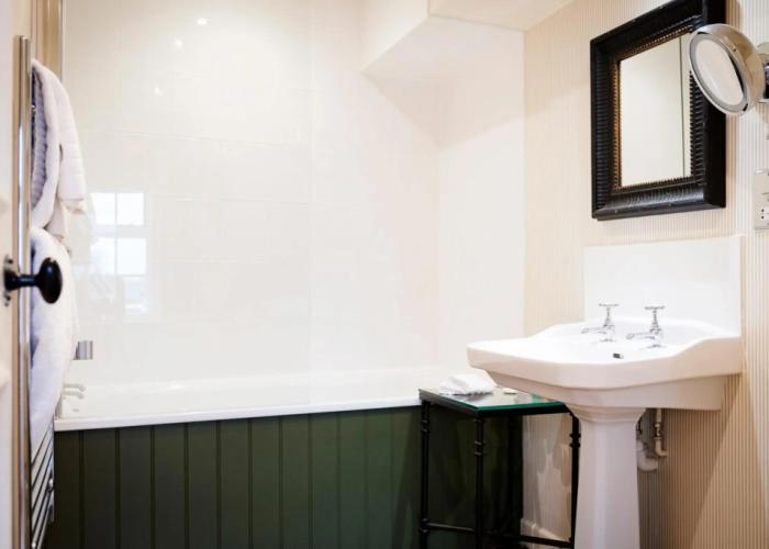 Bear of Rodborough Hotel