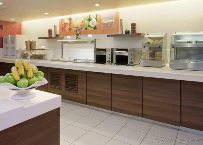 Holiday Inn Express Taunton East by IHG