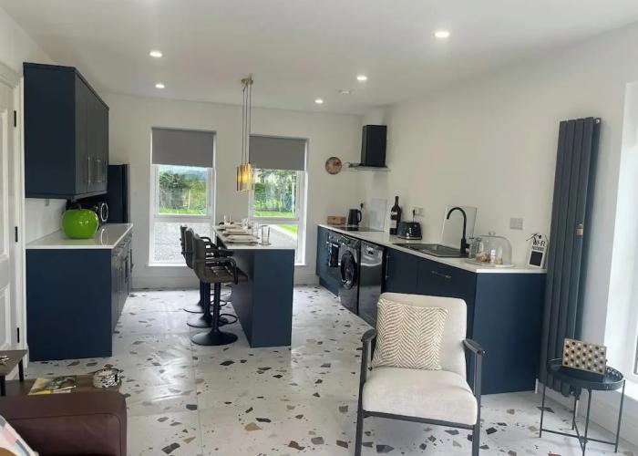 Magilligan - Cottage - Sleeps 6 - Parking - Garden