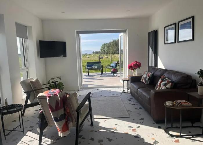 Magilligan - Cottage - Sleeps 6 - Parking - Garden