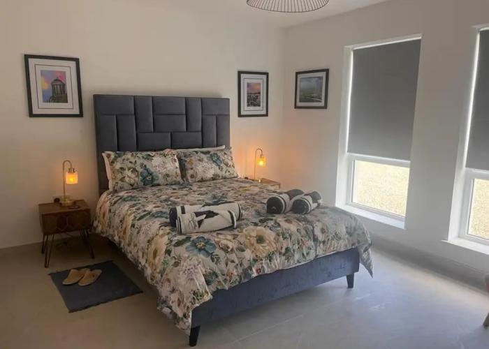 Magilligan - Cottage - Sleeps 6 - Parking - Garden