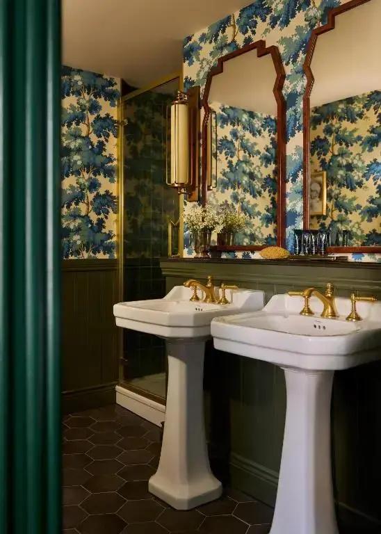 фото Portrush Adelphi
