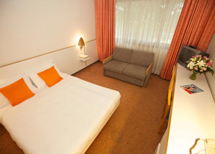 Living Place Hotel