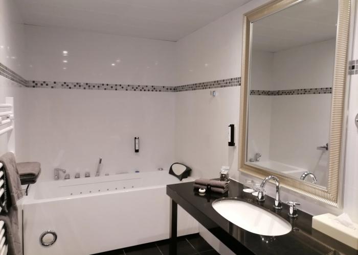 Henry II Hotel