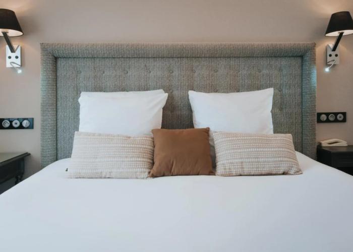 Henry II Hotel