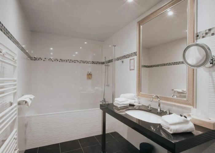 Henry II Hotel