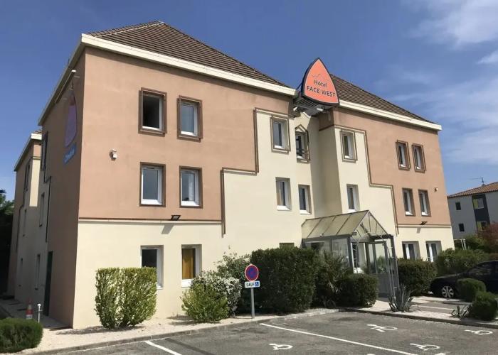 Hôtel Face West Le Pontet