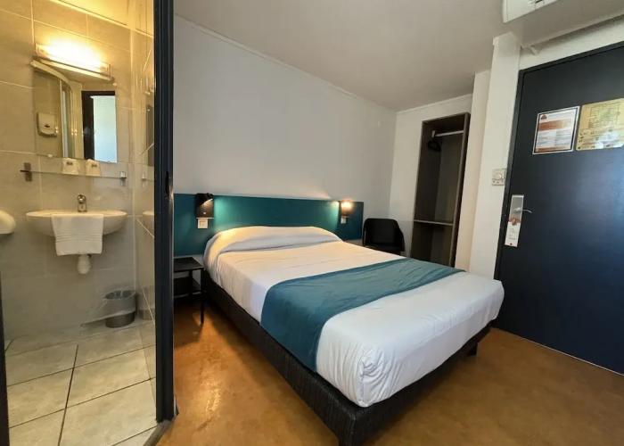 Hôtel Face West Le Pontet