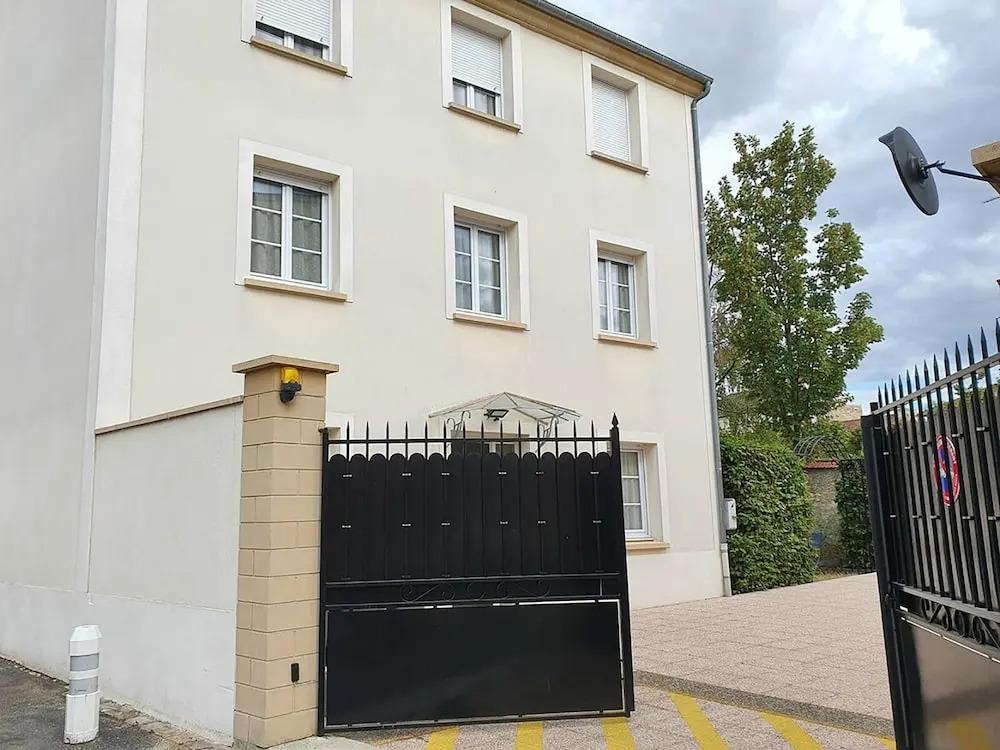 LA MARINA-Center-Parking-StationtoParis