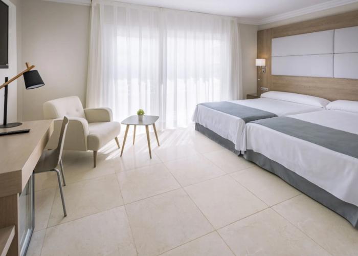 Mediterráneo Bay Hotel & Resort