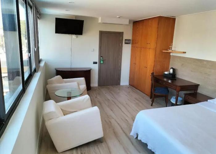 Hotel 153